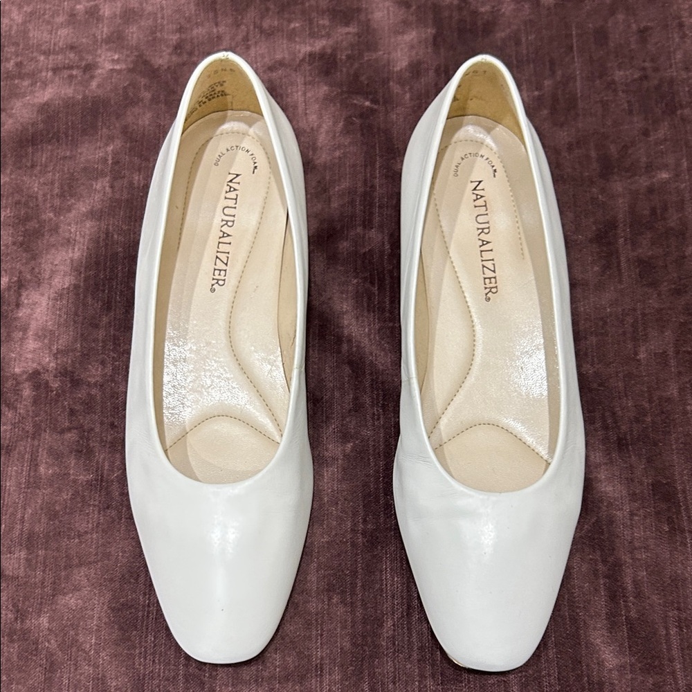 Naturalizer Women's Cream Flats